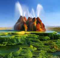 Fly Geyser - https://en.wikipedia.org/wiki/Fly_Geyser Vahingossa kaikki mineraalit