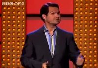 Jimmy Carr heittää juttua naisista