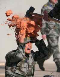 WTF moment in chinese army - liekkö tohon otsikkoon enää mitään lisättävää.