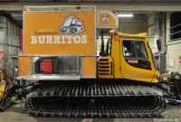 Burritovaunu - Kyseinen liikkuva grilli palvelee asiakkaita Mammoth Lakesin hiihtokeskuksessa Kaliforniassa.
Lisätietoa ja lähde http://www.foodtrucktalk.com/roving-mammoth-mammoth-lakes-ca