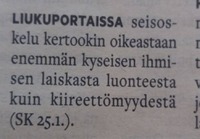 Liukuportaissa seisoskelu