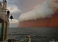 Hiekkaseinä Australiassa - http://www.dailymail.co.uk/news/article-2260560/Wall-sand-whipped-Tropical-Cyclone-Narelle-hits-Onslow-Western-Australia.html