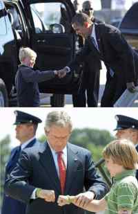 Obama vs Bush - Fist bump