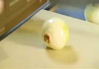 How to chop an onion