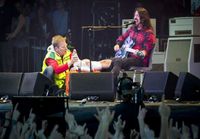 Dave Grohl veti keikan loppuun jalka paketissa