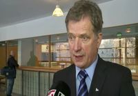 Sauli Niinistö laulaa tuntemattoman potilaan. 