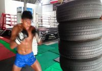 Buakaw Por Pramuk sparraa renkailla