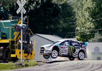 Ken Block temppuilee