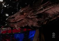 Smaug vierailee The Colbert Reportissa