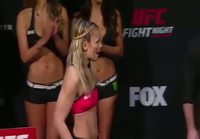 Paige VanZant vs Michelle Waterson punnituksissa